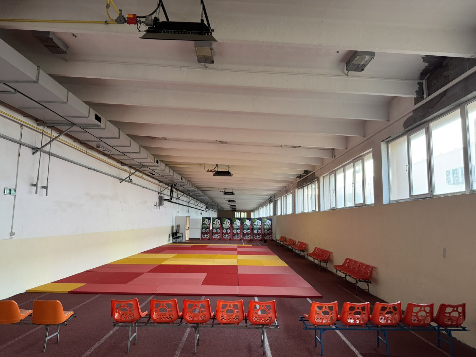 Warm-up hall 1