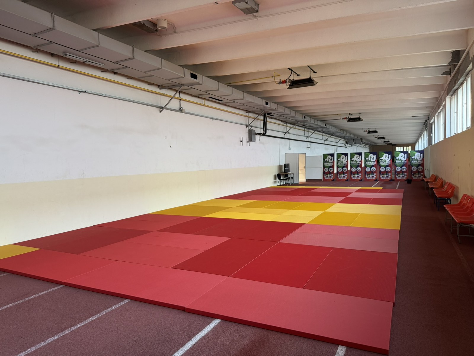 Warm-up hall 2